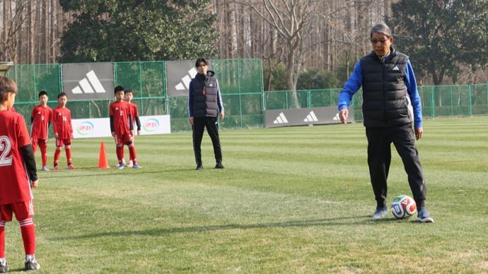 必威体育APP-根宝足球基地迎“首位接班人”，吕文君退役转型挂帅海港“一生一世队”